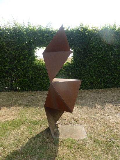 Siegfried Helmstädter - Spiel mit Dreiecken - Gartenstahl