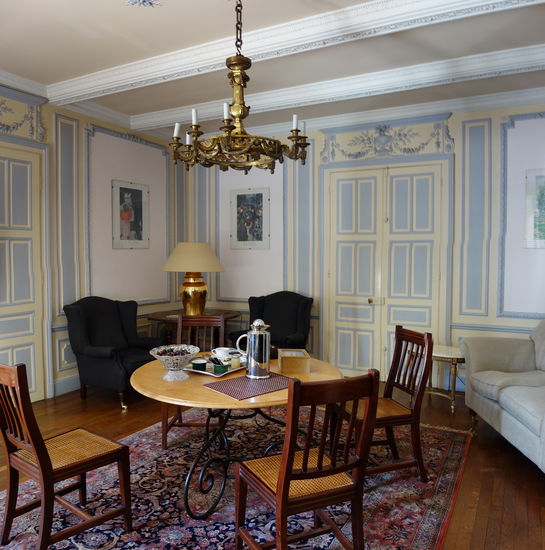 Wir werden mit Kaffee/ Tee im Salon erwartet