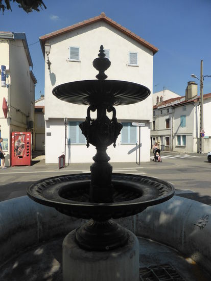 gußeiserner Brunnen an der Place Mauquet