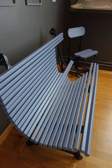 Bank und Stuhl - Hector Guimard - Eisenguß - Fonderie de St Dizier - 1921 - die Bank wurde nach Entwürfen von 1921 im Jahre 1983 realisiert