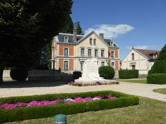 das zur Zucht gehörende Herrenhaus beherbergt heute ein Studio und Ferienwohnungen