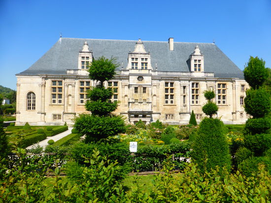 Prunkstätte der französischen Renaissance-Architektur