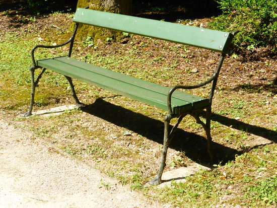 Bank mit gußeisernen Füßen