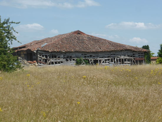 manche Fachwerkbauten läßt man allerdings auch verfallen