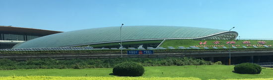 Parkhaus vor dem Terminal