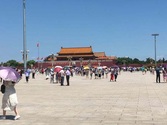auf der Nordseite sieht man auf das Tor des himmlischen Friedens