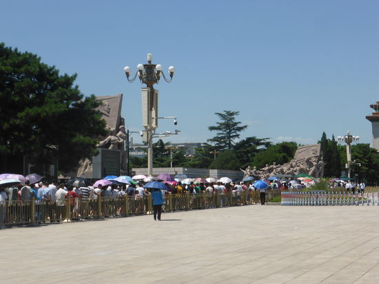 Warteschlange vor dem Mausoleum