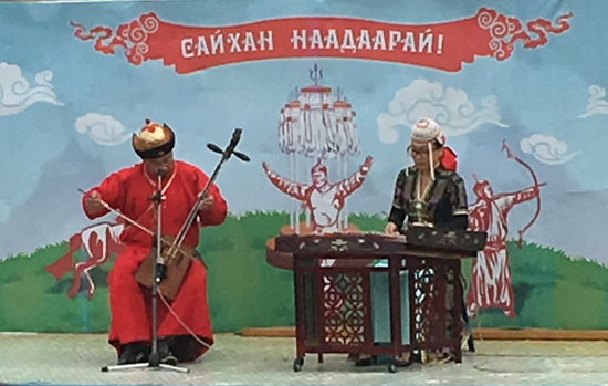 es beginnt mit Musik