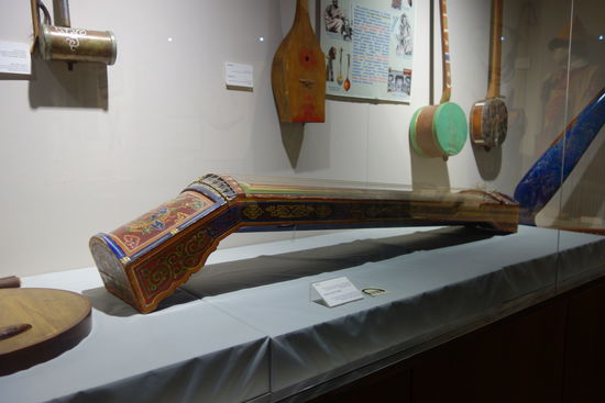 Die Pferdekopfgeige
Das mongolische Nationalinstrument, die Pferdekopfgeige - Mörin Khuur -,  war früher nur den Männern vorbehalten.