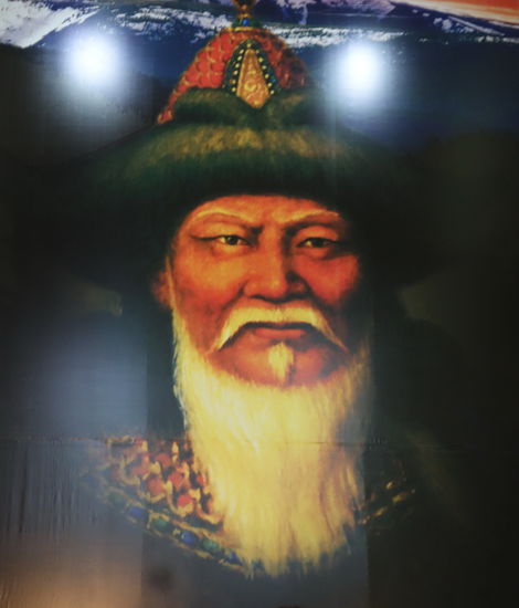 im Eingang begrüßt uns Dschinghis Khan