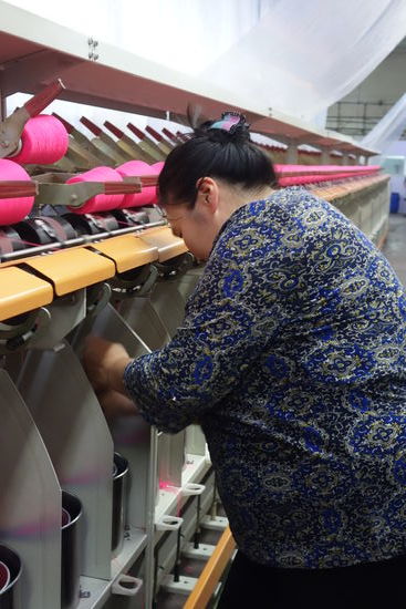 gerissene Fäden werden verknotet