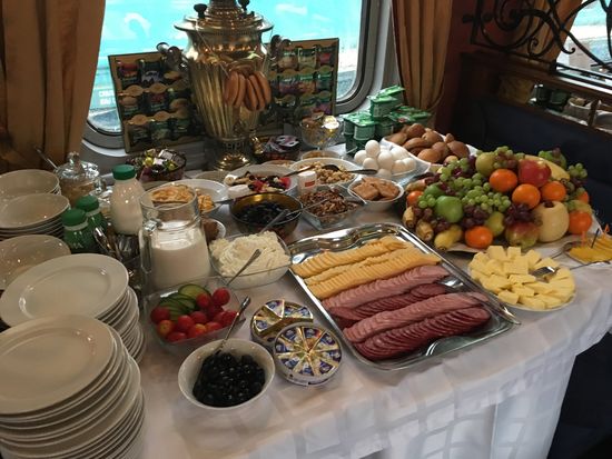 aber ein üppiges Frühstück bringt alle auf die Beine