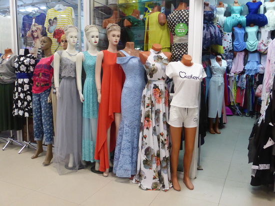 vom Abendkleid bis zum Shorty ist alles vertreten