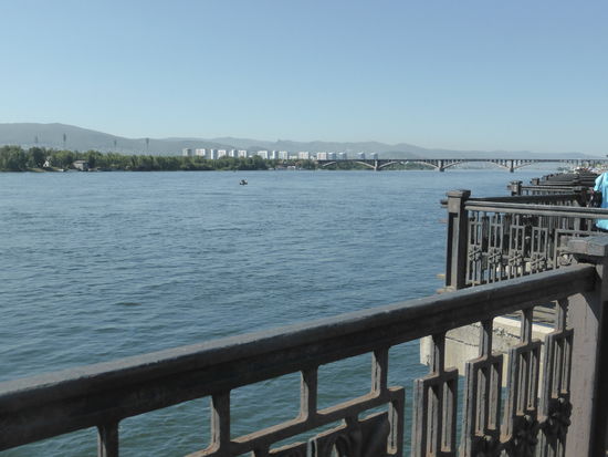 dahinten liegt die Stadt Krasnojarsk