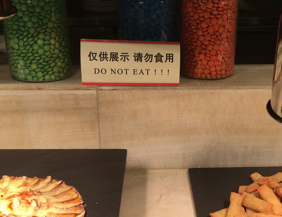 man weiß ja nie, ob nicht vielleicht jemand die Dekoration aufißt