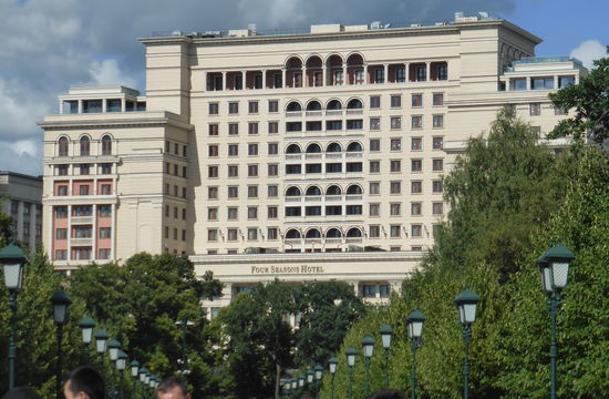 da wo einmal das Rossia gestanden hat, ist ein Neubau des Hotels Four Seasons errichtet worden