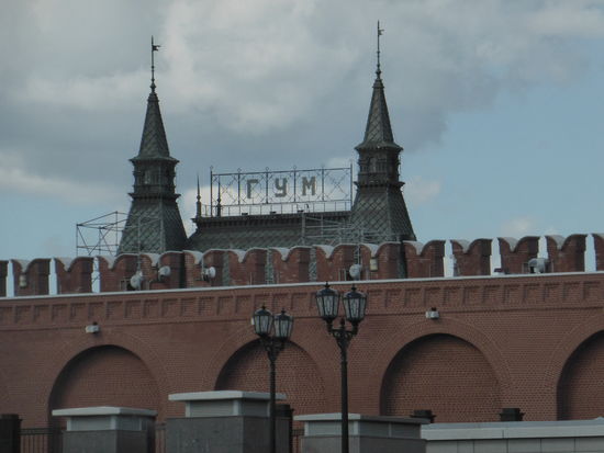 unser nächstes Ziel ist schon hinter der Kremlmauer zu erkennen