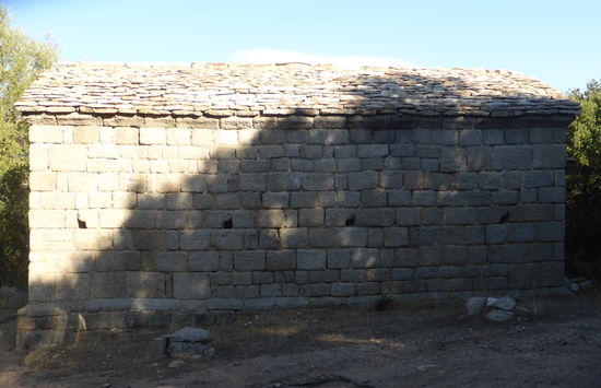 Man vermutet, dass es sich um eine Herrenstiftung handelt.