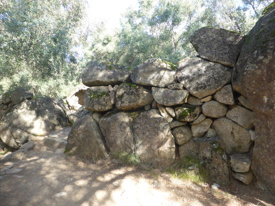 Zyklopenmauer im Ostmonument