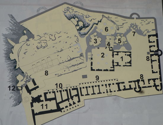 1und2 zentrale Muttergotteskirche mit Gavit - 3 erste Felsenkirche - 5 zweite Felsenkirche - 7 Felsenkapelle