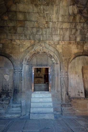 Inneres des Gavith mit Eingang zur Neuen Kirche