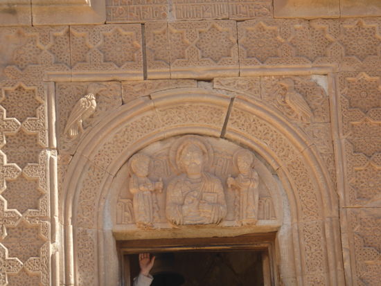 Jesus zwischen Petrus und Paulus.