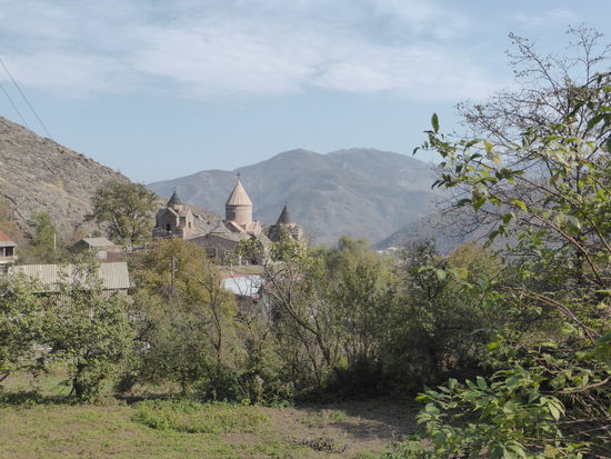 Muttergotteskirche (vorne rechts Nr.4) - Grigor-Lusavoritschkirche (daneben rechts Nr. 1) - Grigorkirche (hinten rechts Nr. 7)