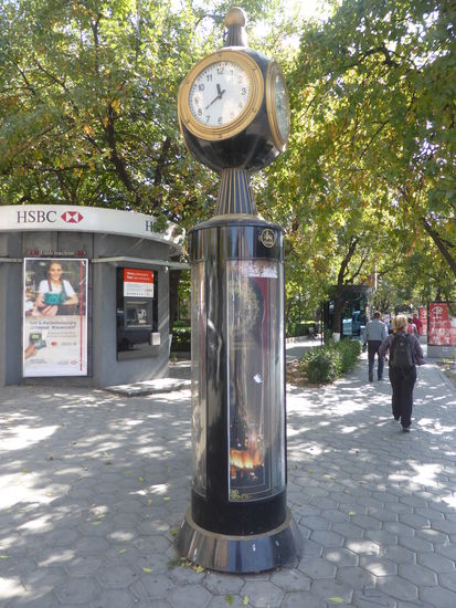 Mir gefallen vor allem die Standuhren, die etwas an die kanadischen erinnern.