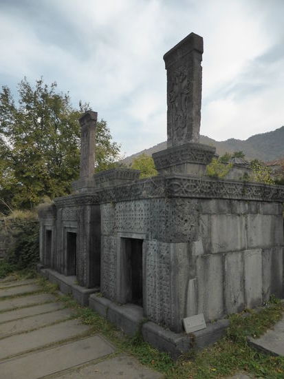 im nordwestichen Teil befindet sich Ukhanats' Gruft