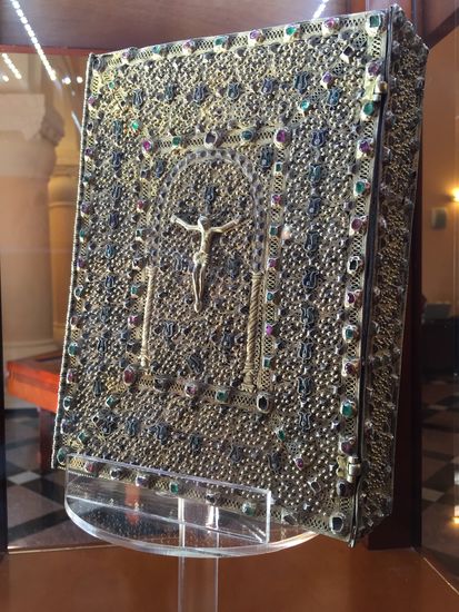 kunstvolle Bucheinbände, die als schatulle ausgearbeitet sind