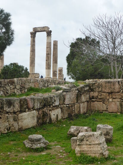 Herkules-Tempel und Festungsmauer