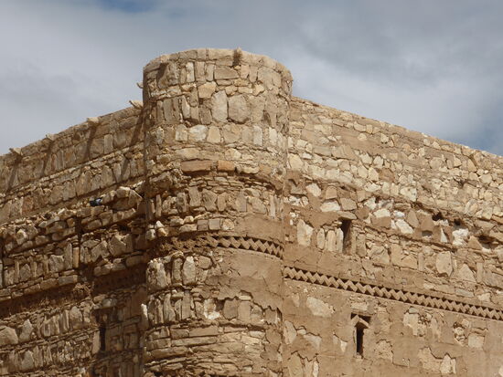 erstaunlich die Dekorationsfreude bei einem doch schwierigen Mauerwerk