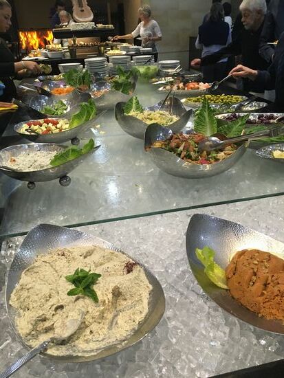 üppiges Vorspeisen Buffet - einziger Nachteil: es ist fast in allen Hotels ähnlich -