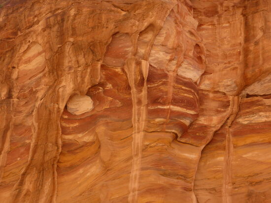 beeindruckendes natürliches Farbenspiel im Sandstein - verschiedenste Schattierungen verleiten immer wieder zu neuen Fotos