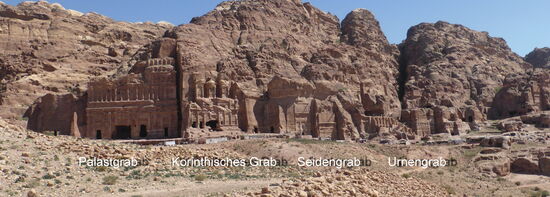 erst beim Entfernen von der Königsgräberwand erkennt man die Monumentalität