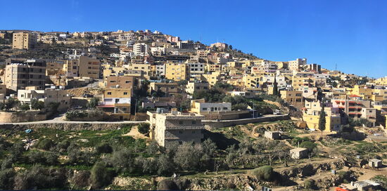 wir verlassen den Ort Wadi Musa (Petra)