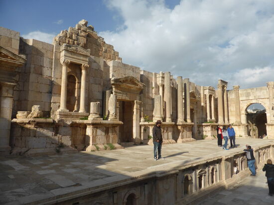 Bühne - früher zweigeschossig