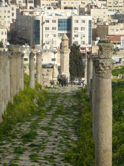 auch der Decumanus ist noch mit den antiken Steinplatten belegt