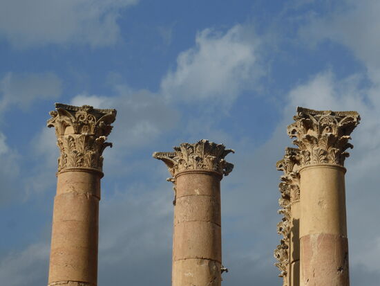 die korinthischen Säulen sind nahezu perfekt erhalten