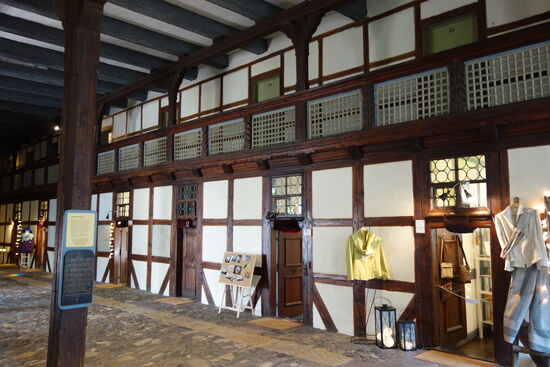 heute sind in den 'Zimmern'  nette Boutiquen untergebracht.