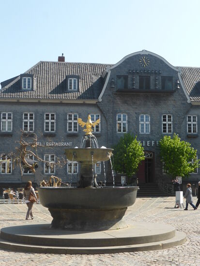 Marktbrunnen mit Kämmereigebäude
