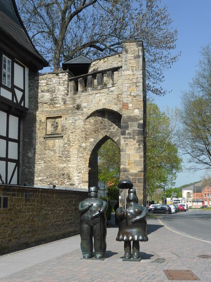 Reste der Stadtbefestigung  - hier finden wir eine weitere der in der Stadt verteilt auffindbaren Skulpturen
