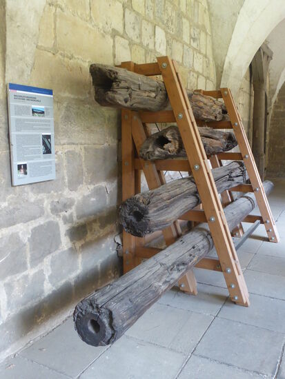 Wasserleitungsrohre aus Eichen- und Nadelholz