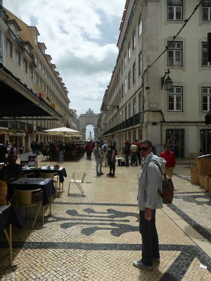 wir sind begeistert von den so gar nicht in Erinnerung gebliebenen Mustern im Pflaster.