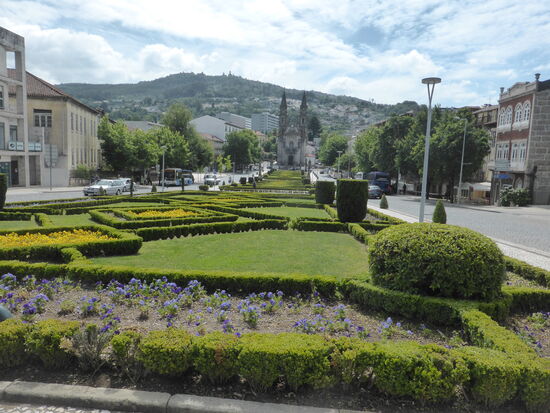 Nossa Senhora da Consolação und die hübsche Largo República do Brasil Avenue