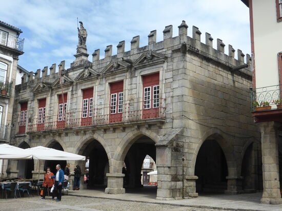 Antiga Câmara Municipal, auf dem  Largo da Oliveira