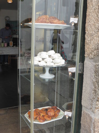 auch Süßigkeiten – drei an der Zahl – werden der Stadt als typisch zugeschrieben.