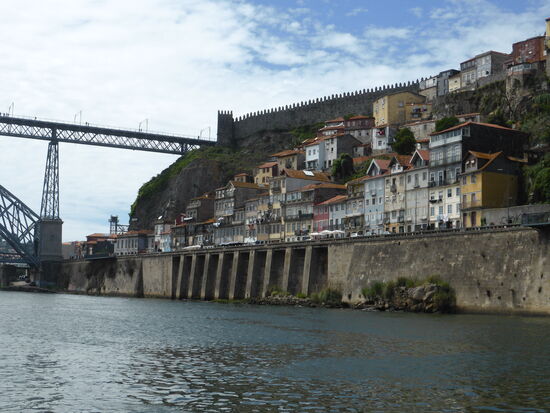 Muralha Fernandina - Mauern, die zum Schutz der Stadt errichtet wurden. Die Geschichte dieser Mauern reicht bis ins 13. oder 14. Jahrhundert zurück.