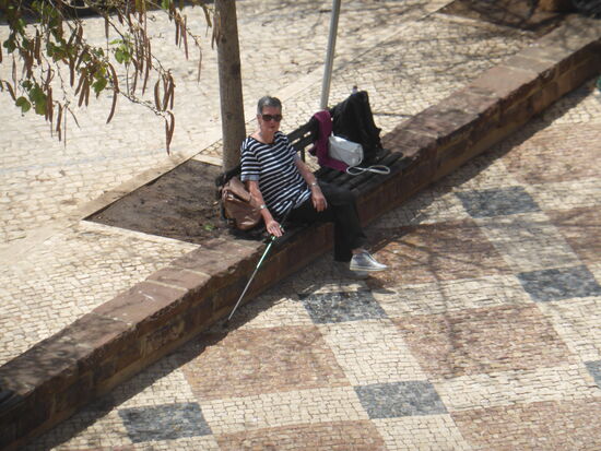 vor dem Rathaus machen wir Mittagspause