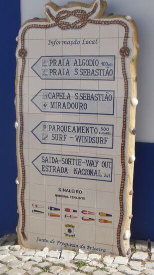 überal stehen hübsche Straßenschilder zur Orientierung